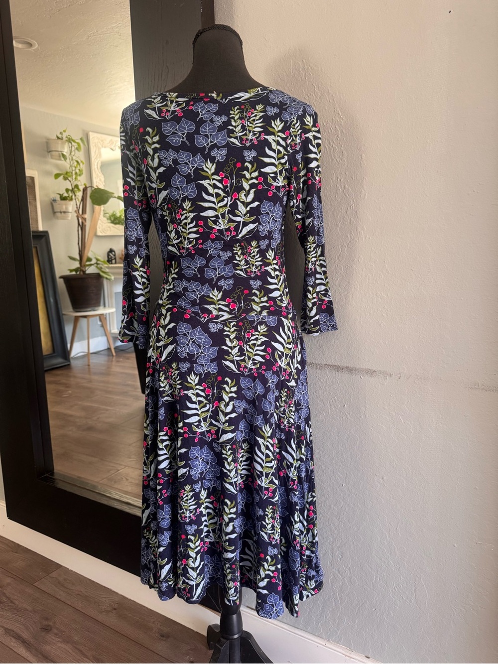 Floral Scoop Neck Midi Dress by Dharma, Size M - Picture 4 of 7